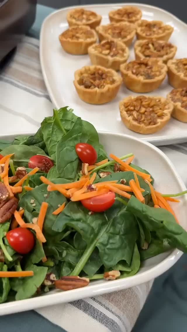 Thinking ahead to the holiday season? Whether you're hosting or attending, check out some great gift ideas to make your gatherings special. 🎁✨ #holidayseason #giftideas

http://www.pamperedchef.biz/jennifersoto?utm_medium=social_kitchen&utm_source=instagram&utm_campaign=sk_featured-mealtime-inspiration-gather-graze